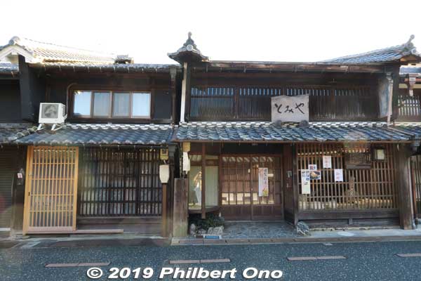 Tomiya
Keywords: gifu mino udatsu roof traditional townscape