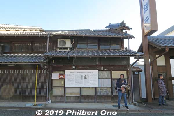Juroku Bank
Keywords: gifu mino udatsu roof traditional townscape