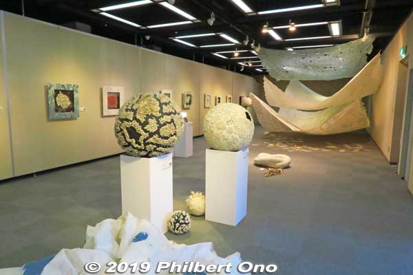 Exhibition room displaying washi art.
Keywords: gifu mino washi paper museum