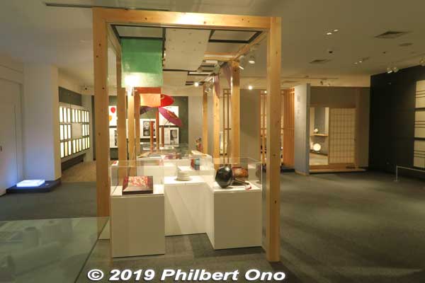 Also on the 2nd floor, Exhibition Room II displaying washi used at home and in practical and commercial products.
Keywords: gifu mino washi paper museum