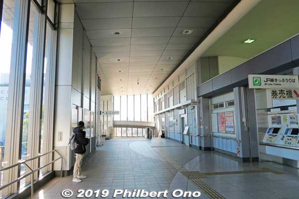 Inside JR Mino-Ota Station.
Keywords: gifu minokamo