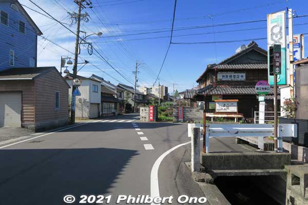 Intersection with a street map board.
Keywords: gifu mizuho mieji-juku nakasendo