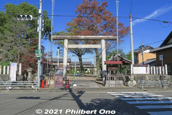 The first major sight in Mieji-juku is Mie Shrine and Mieji Kannon Temple. 美江神社
Keywords: gifu mizuho mieji-juku nakasendo