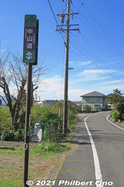 Walk further to see the small Kannon-do Hall.
Keywords: gifu mizuho mieji-juku nakasendo