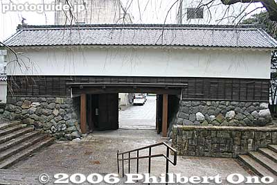 Ogaki Castle's East Gate (looking from the inside). This is not the Omotemon front gate which was a distance away from here (photos at bottom).
Keywords: gifu ogaki castle 