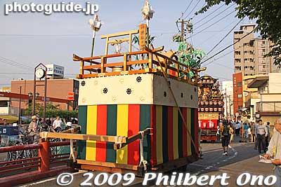 The first of eleven floats is called Kagura-yama. 神楽　(本町・中町・新町)
Keywords: gifu ogaki matsuri festival floats yama 