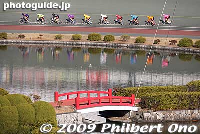 In the middle is a small pond and a Japanese-style bridge.
Keywords: gifu ogaki bicycle racetrack cycling stadium keirin 