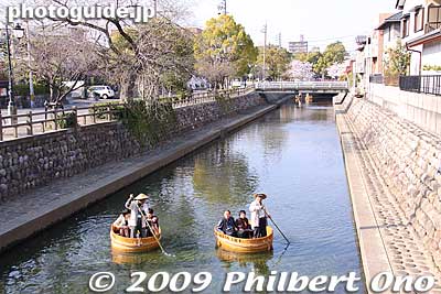 The promenade goes along the Suimon River which used to be Ogaki Castle's Sotobori Outer Moat.
Keywords: gifu ogaki 