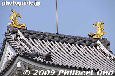Golden pair of shachi atop Sunomata Castle.
Keywords: gifu ogaki sunomata ichiya castle history museum 