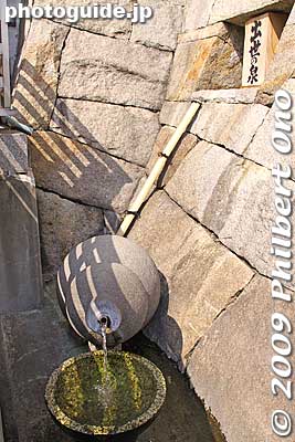 Near the castle entrance is this stone gourd pouring water.
Keywords: gifu ogaki sunomata ichiya castle history museum 