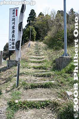Steps going up to Tokugawa Ieyasu's first base camp during the Battle of Sekigahara.
Keywords: gifu sekigahara battlefield tokugawa ieyasu base camp