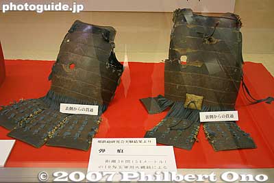 Samurai armor with matchlock gun bullet holes.
Created by an experiment with matchlock gun fired at the body armor at over 50 meters aways, piercing both the front and back body armor.
Keywords: gifu sekigahara battlefield battle of museum