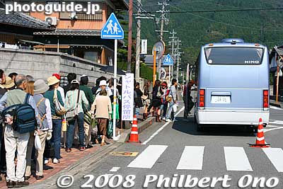 There were two festival venues. One was at the Fureai Hiroba Square (Jinbano) and the other was at Mt. Sasaoyama. A free shuttle bus plied between the two venues, but it was short enough to walk.
Keywords: gifu sekigahara battle festival matsuri 