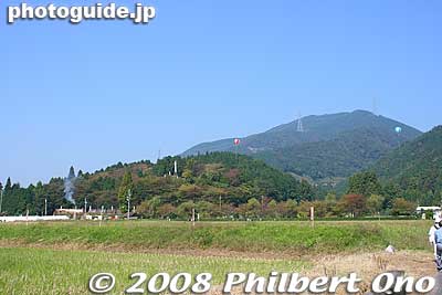 Mt. Sasaoyama, the small hill that was Lord Ishida Mitsunari's base camp. Behind it is Mt. Ibuki.
Keywords: gifu sekigahara battle festival matsuri 