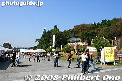 Foot of Mt. Sasaoyama was the other festival venue. The parking lot had food and souvenir stalls.
Keywords: gifu sekigahara battle festival matsuri 