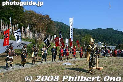 They get ready to fire their matchlock guns. (No bullets)
Keywords: gifu sekigahara battle festival matsuri 