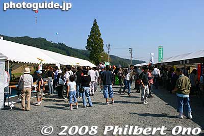 Food and souvenir stalls at the Sasaoyama parking lot.
Keywords: gifu sekigahara battle festival matsuri 