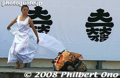 An angelic dancer then came to cover Ishida's body with a white cloth.
Keywords: gifu sekigahara battle festival matsuri 