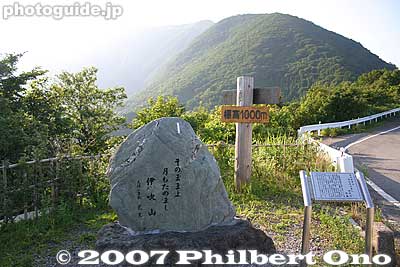 1000-meter elevation mark and Mt. Ibuki haiku poem by Basho, on Ibukiyama Driveway.
Keywords: gifu sekigahara-cho Ibukiyama Driveway