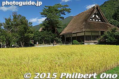 Keywords: gifu shirakawa-mura village shirakawa-go thatched roof temple Buddhist