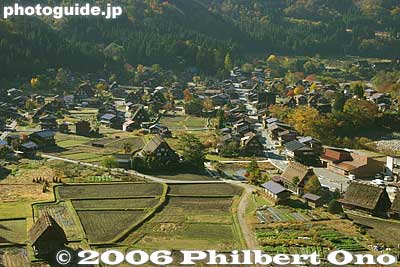 Close-up of Ogimachi
Keywords: gifu shirakawa-mura village shirakawa-go gassho-zukuri thatched roof minka
