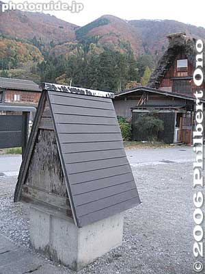 Fire hydrant
Keywords: gifu shirakawa-mura village shirakawa-go gassho-zukuri thatched roof minka