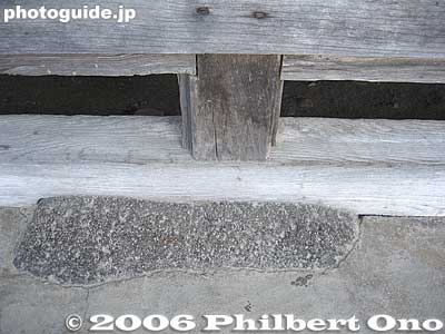 Foundation and pillars rest on stones. The beam is shaped to fit the stone.
Keywords: gifu shirakawa-mura village shirakawa-go gassho-zukuri thatched roof minka