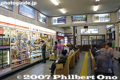 Waiting room at JR Takayama Station
Keywords: gifu takayama train station jr