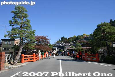 Nakahashi Bridge. During the Takayama Festival, ornate floats cross this bridge. 宮川に掛かる中橋
Keywords: gifu takayama bridge vermillion pine tree