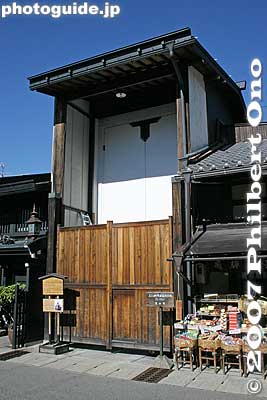 Storehouse for a Takayama Festival float
Keywords: gifu takayama traditional building wooden