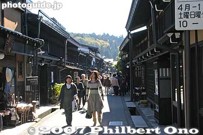 Sanno-machi Suji is in Takayama's National Important Traditional Townscape Preservation District (重要伝統的建造物群保存地区).
Keywords: gifu takayama traditional wooden building