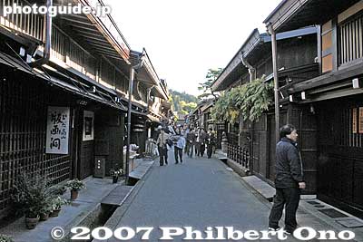 This area is also a National Important Traditional Townscape Preservation District (重要伝統的建造物群保存地区).
Keywords: gifu takayama traditional wooden building