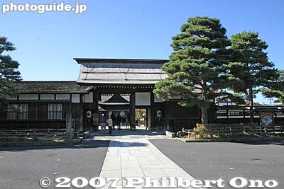 Gate to Takayama Jinya
Keywords: gifu takayama jinya government house