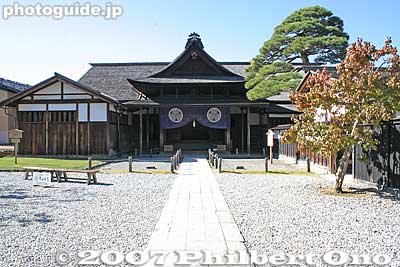 For 176 years or 25 generations, the building housed government administrators, accountants (rice tax collectors), and the police.
Keywords: gifu takayama jinya government house