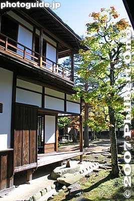 Keywords: gifu takayama jinya government house autumn tree veranda