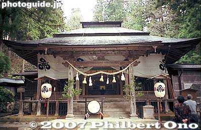 Hie Shrine hall. The shrine is on Shiroyama Hill. 日枝神社
On Dec. 1, 2016 (JST), Takayama Matsuri Festival was inscribed as a UNESCO Intangible Cultural Heritage of Humanity as one of 33 "Yama, Hoko, and Yatai float festivals in Japan."
Keywords: gifu takayama matsuri festival hieda jinja shrine sanno matsuri