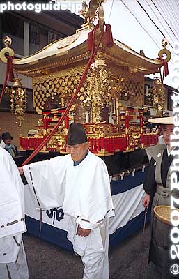 Portable shrine 神輿
Keywords: gifu takayama matsuri festival hieda jinja shrine sanno matsuri procession mikoshi portable shrine