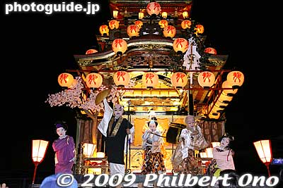 Also see my [url=http://www.youtube.com/watch?v=rHUO_wsBL8A]YouTube video here.[/url]
Keywords: gifu tarui hikiyama matsuri festival kabuki boys 