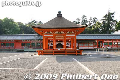 After entering the Romon Gate, you see this Dance Stage. 舞殿
Keywords: gifu tarui-cho nangu shrine shinto