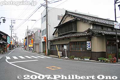 Nakasendo Tarui-juku. This building, a ryokan, is one of the few remaining from the post town.
Keywords: gifu tarui-cho 