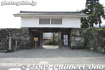The palace was built by Takenaka Hanbei's son Takenaka Shigekado (1573-1631) 竹中 重門.
Keywords: gifu tarui-cho 