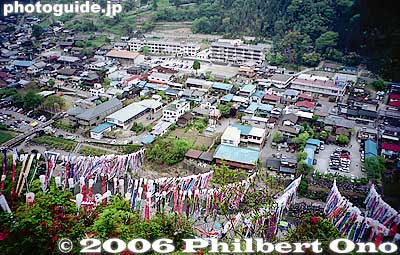 View from mountain top, Kanna-machi town seen below.
Keywords: gunma gumma kannamachi koinobori carp streamers matsuri5
