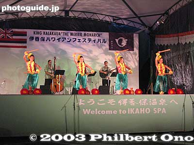 They wore a variety of colorful costumes and used various hula instruments such as these frayed bamboo sticks called Pūʻili.
Keywords: gunma gumma shibukawa ikaho onsen spa hot spring hawaiian hula dance festival summer
