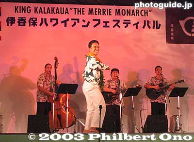 The kumu hula is Kamana'o Anson Kauionalani or Kaui for short. He does a solo dance here. The music was performed by a wonderful Hawaiian trio called [url=http://www.myspace.com/aleaonline]'Ale'a[/url].
Keywords: gunma gumma shibukawa ikaho onsen spa hot spring hawaiian hula dance festival summer