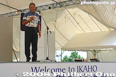 Thomas Goya, from Hilo and president of the Japanese Community Association of Hawaii, speaks as a representative of the County of Hawai'i, Ikaho's sister city. ハワイ島日系人協会会長
Keywords: gunma gumma shibukawa ikaho onsen spa hawaiian hula festival
