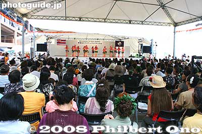 During Aug. 3-6, 2008, about 390 hula groups (totaling 4,700 people) performed on this stage. About 838 hula groups applied to perform, and only 390 could be selected to appear.
Keywords: gunma gumma shibukawa ikaho onsen spa hawaiian hula festival
