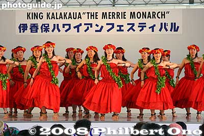 For many women, hula is good exercise, recreational fun, or a chance to look and feel like a different person. The colorful costumes, flowers, attractive movements, and glamorous setting are all very appealing.
Keywords: gunma gumma shibukawa ikaho onsen spa hawaiian hula festival matsuri8