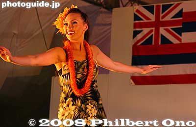 Māhealani Mika Hirao-Solem who later became Miss Aloha Hula at the 2010 Merrie Monarch Festival in Hilo, Hawai'i.
Keywords: gunma gumma shibukawa ikaho onsen spa hawaiian hula festival dancers girls women Hula Halau'O Kamuela stage performance
