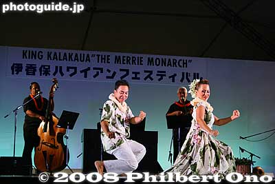Kau'i in a duet, paddling in a canoe.
Keywords: gunma gumma shibukawa ikaho onsen spa hawaiian hula festival dancers girls women Hula Halau'O Kamuela stage performance