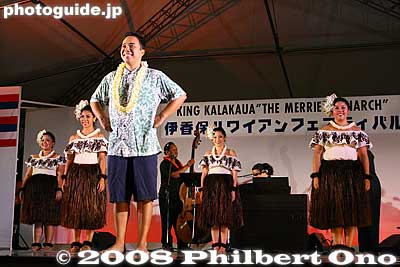 最後の夜だけアンコールがあった
Keywords: gunma gumma shibukawa ikaho onsen spa hawaiian hula festival dancers girls women Hula Halau'O Kamuela stage performance